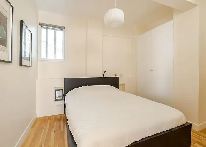 3 Pieces Calme - Bourse, Centre *